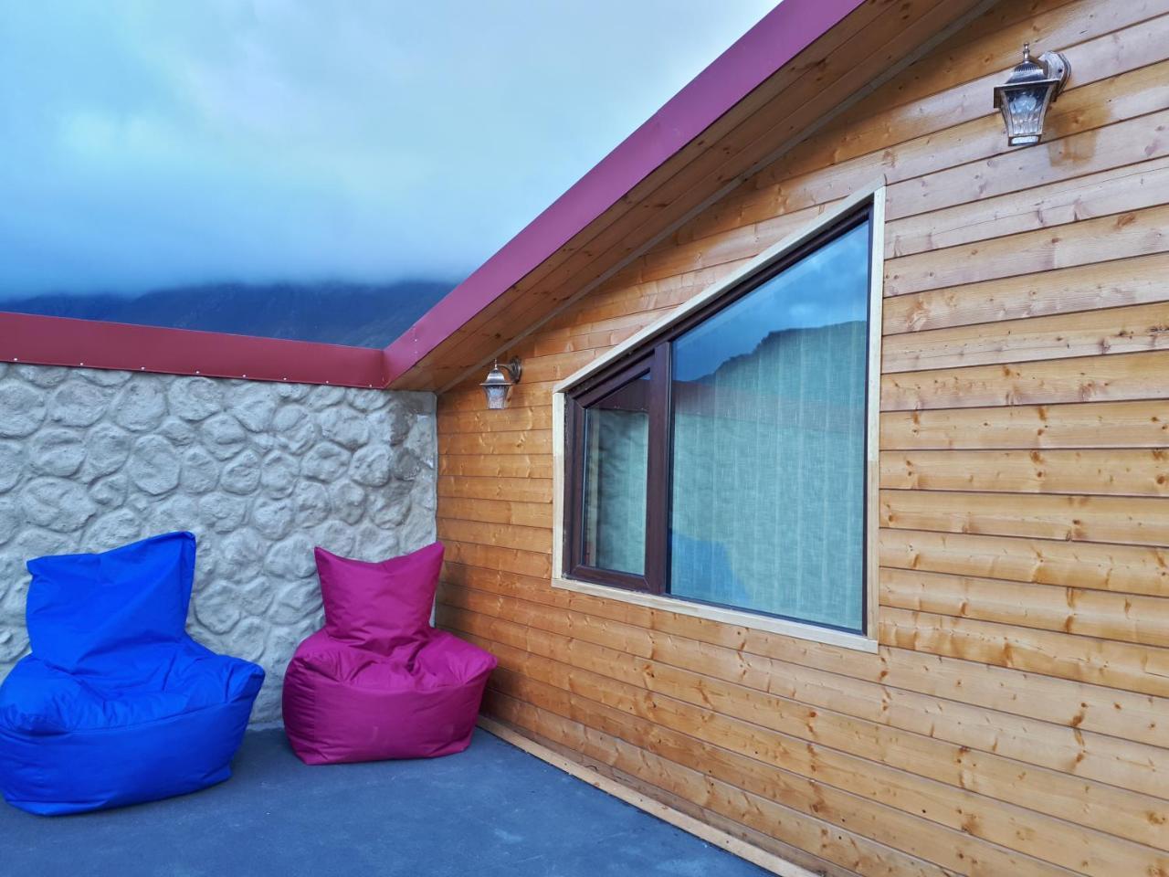 Four Season In Kazbegi Hotel Bagian luar foto